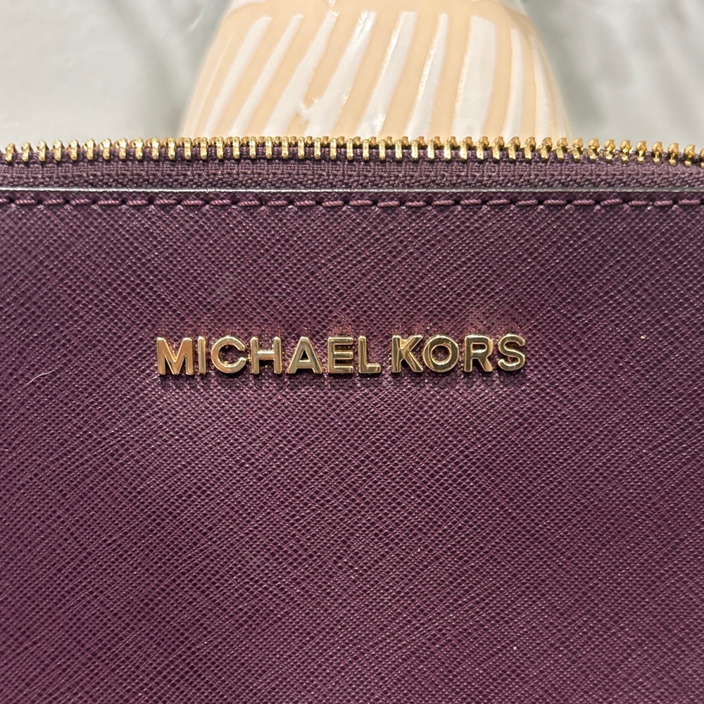 Michael Kors Plum Crossbody Bag with Gold Chain - Picture 2 of 5